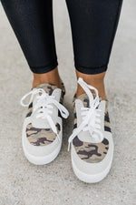 Load image into Gallery viewer, Stella Green Camo Lace Up Sneakers
