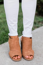 Load image into Gallery viewer, Emerson Camel Booties
