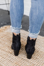 Load image into Gallery viewer, Zuri Black Pointed Toe Western Suede Boots
