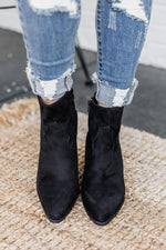 Load image into Gallery viewer, Zuri Black Pointed Toe Western Suede Boots
